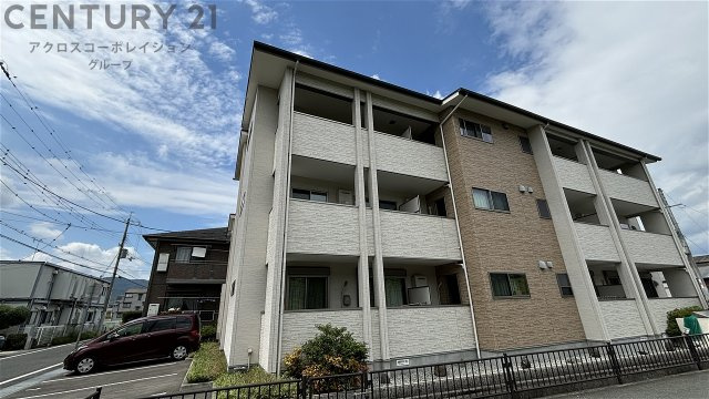 建物外観　オートロックで外部の人間が簡単に出入りできないため安心です。