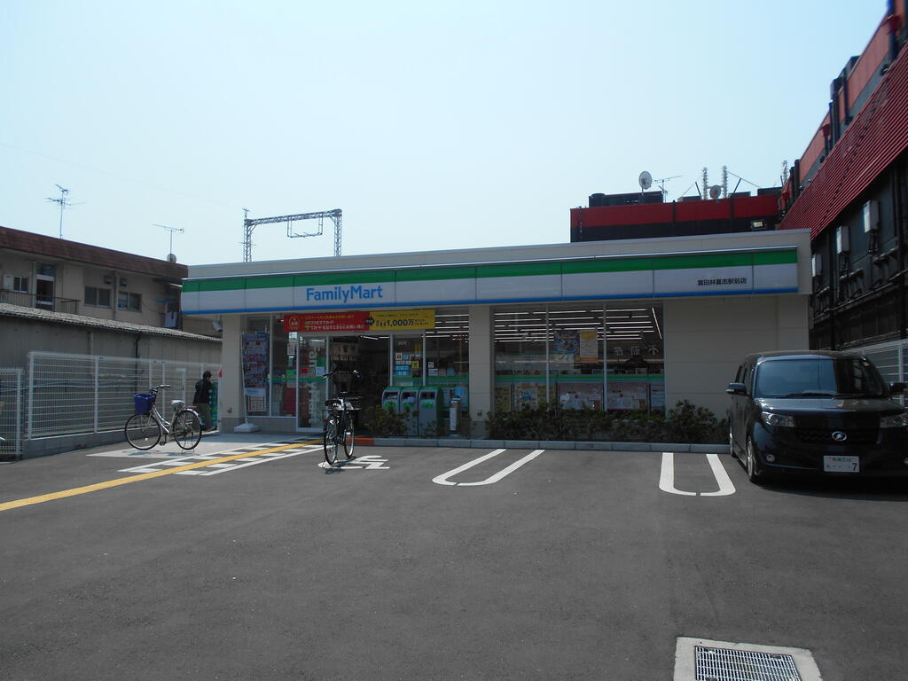 コンビニ　ファミリーマート富田林喜志駅前店（コンビニ）まで371m