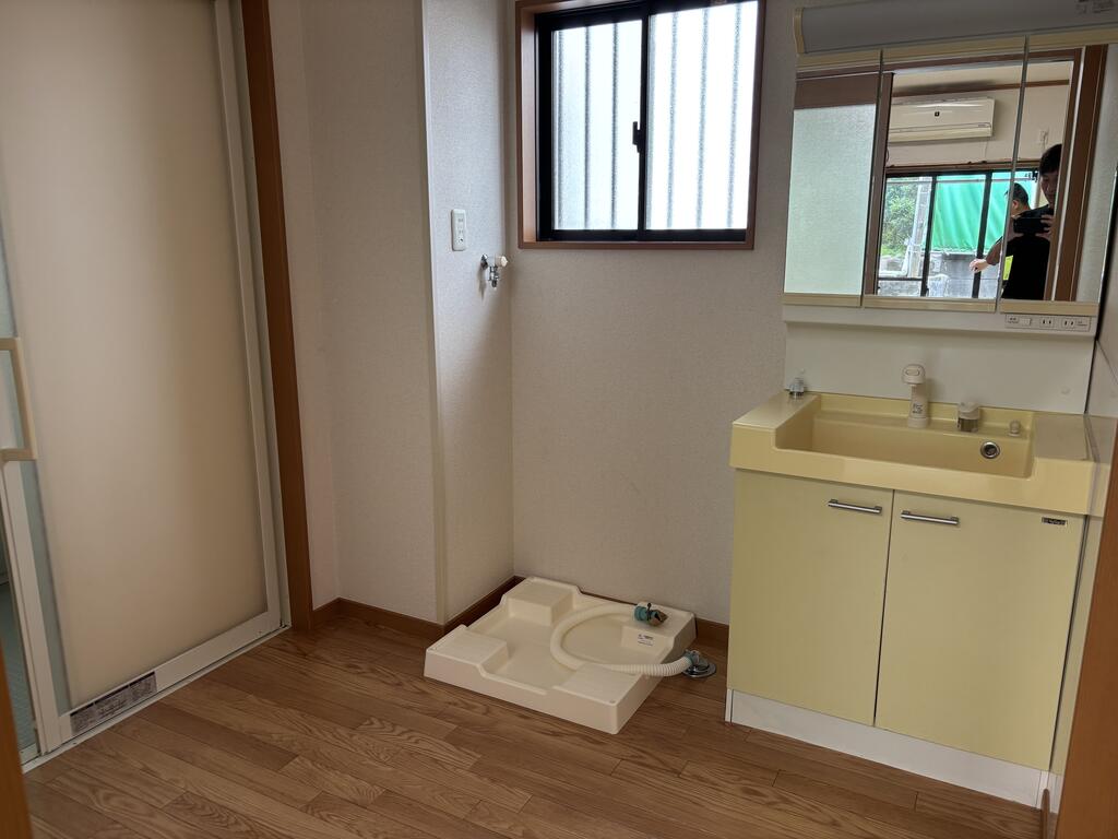 相鉄本線 和田町駅 バス乗車時間：12分 最寄りバス停で下車 徒歩2分 1階建 築60年の内装写真