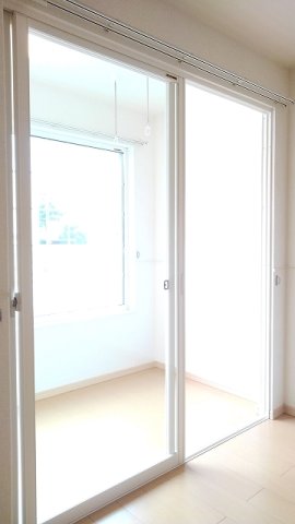 バルコニー　明るい室内です