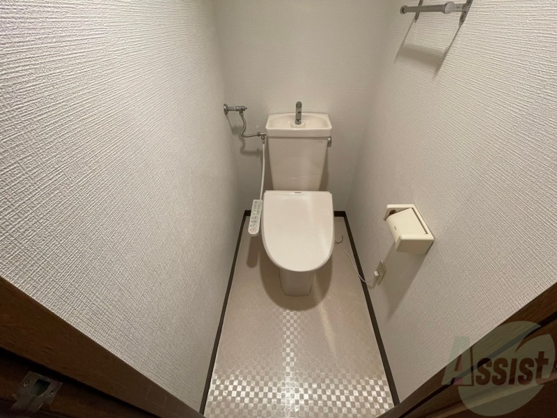 トイレ　ウォシュレット機能がついたトイレです。安心して使用できます。