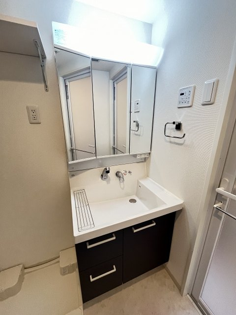 洗面設備　スペースが確保できる洗面所です