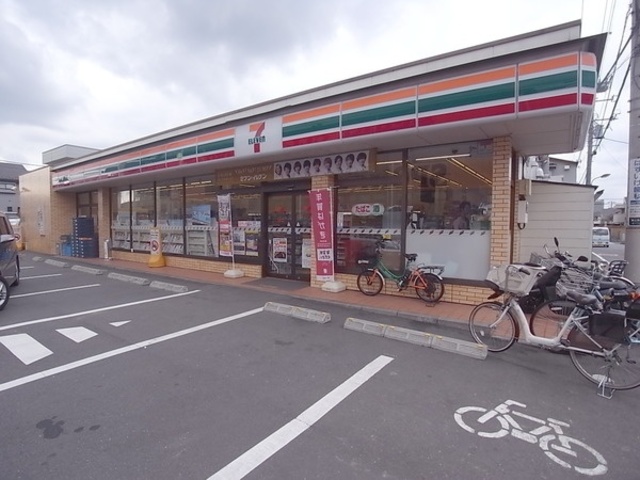 コンビニ　セブンイレブン練馬富士見台4丁目店（コンビニ）まで962m
