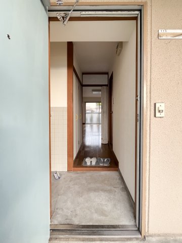 玄関　110号室の写真