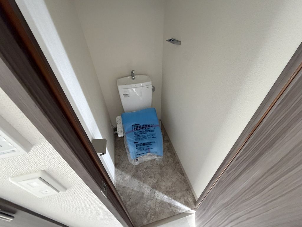 トイレ　下駄箱