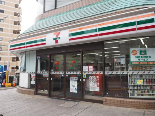コンビニ　セブンイレブン 京成町屋駅前店（コンビニ）まで83m