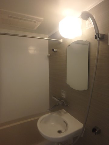 バス・シャワールーム　「バス・トイレ別です」