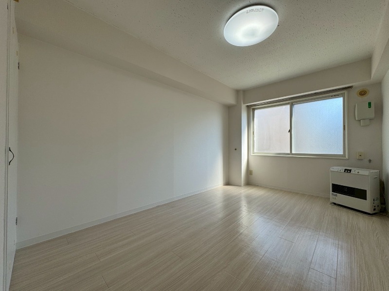 居室・リビング　広くてキレイなお部屋が広がっていて、充実した生活が送れそう。
