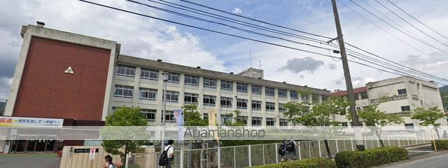 中学校　三入中学校（中学校）まで1582m