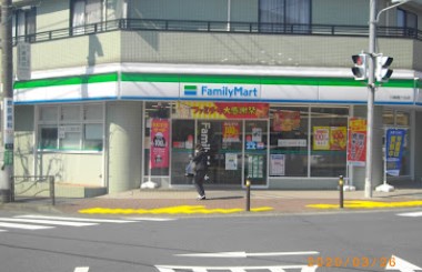 コンビニ　ファミリーマート 川崎梶ケ谷店（コンビニ）まで175m