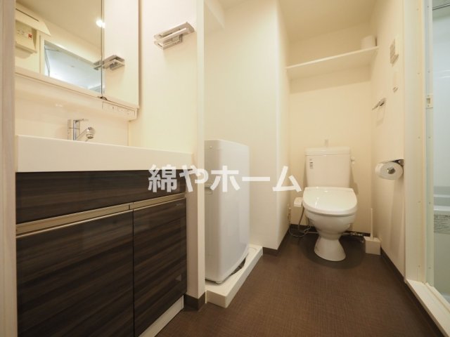 洗面設備　ゆったりとスペースのある洗面所
