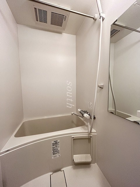 バス・シャワールーム　部屋により室内カラーが異なります