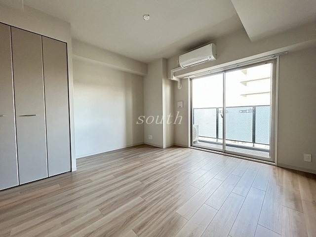 居室・リビング　部屋により室内カラーが異なります