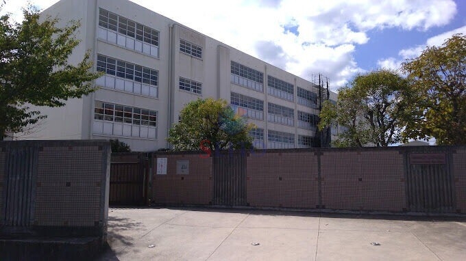 中学校　片山中学校（中学校）まで676m