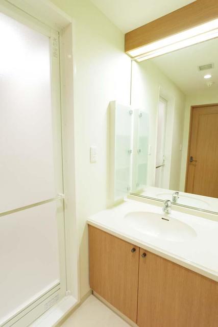 洗面設備　※写真は同タイプ住戸です。