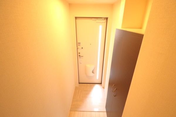 玄関　※同物件別号室写真となります。