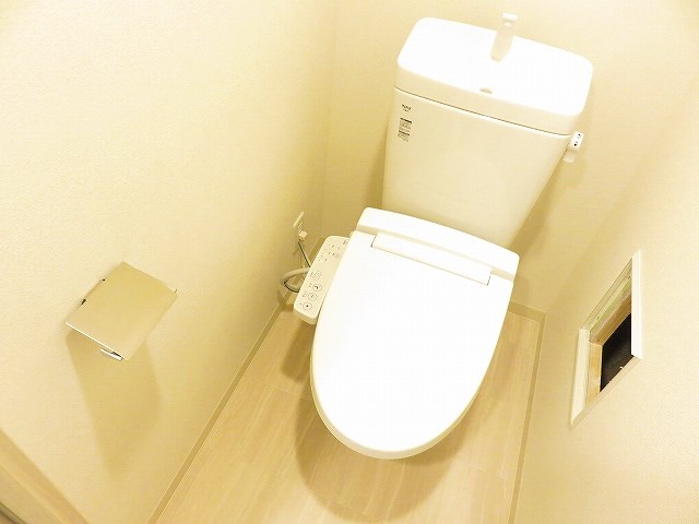 トイレ　温水洗浄便座