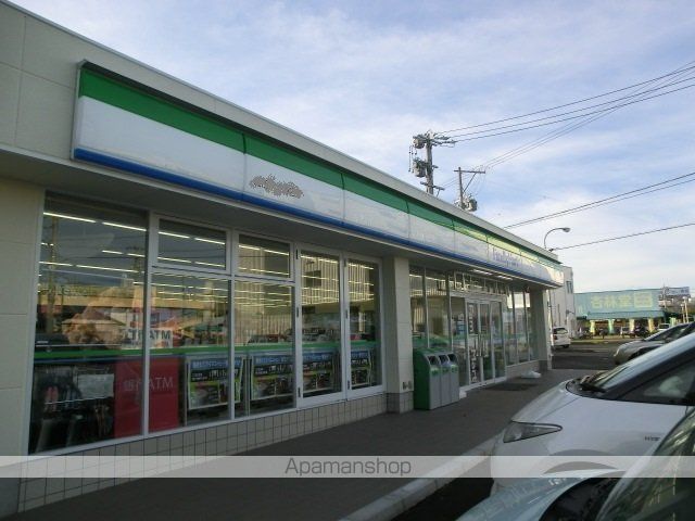 コンビニ　ファミリーマート（コンビニ）まで68m