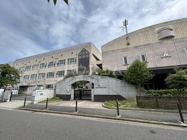 小学校　名古屋市立柳小学校（小学校）まで879m