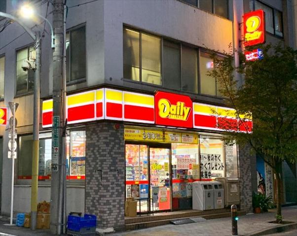 コンビニ　デイリーヤマザキ日本橋室町１丁目店（コンビニ）まで104m