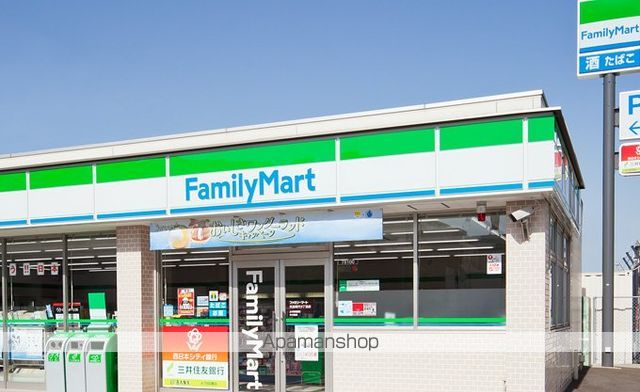 コンビニ　ファミリーマート（コンビニ）まで87m