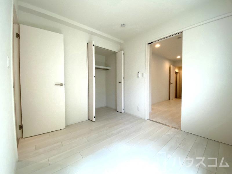 居室・リビング　白を基調にした明るいお部屋です。