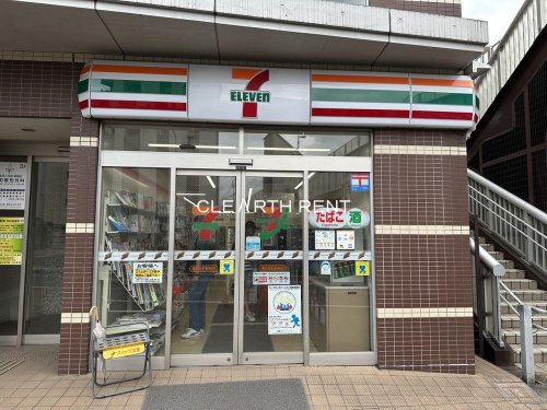 コンビニ　セブンイレブン 横浜反町駅前店（コンビニ）まで243m