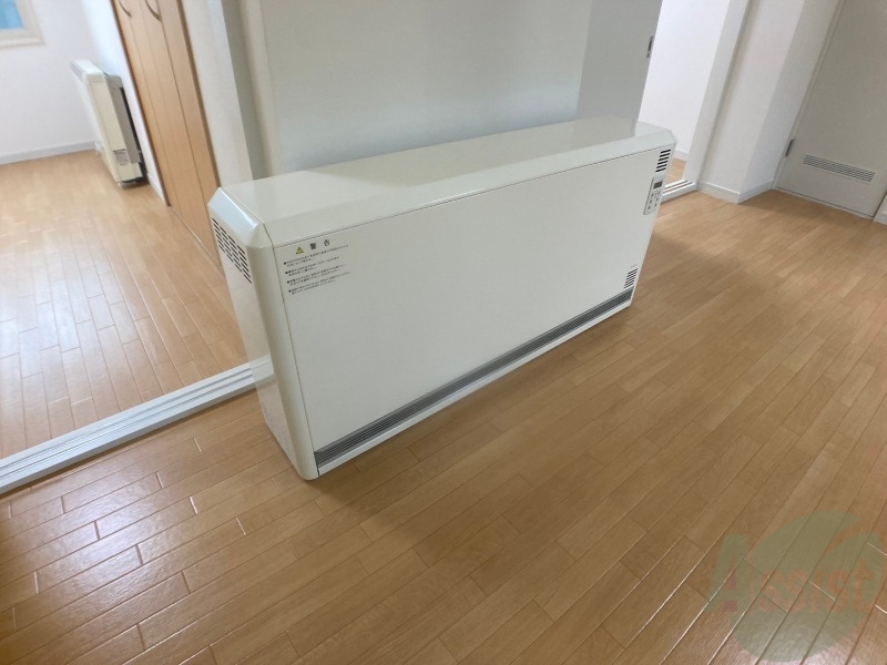 その他設備　電気暖房です。冬場の寒い日でも安心ですね～