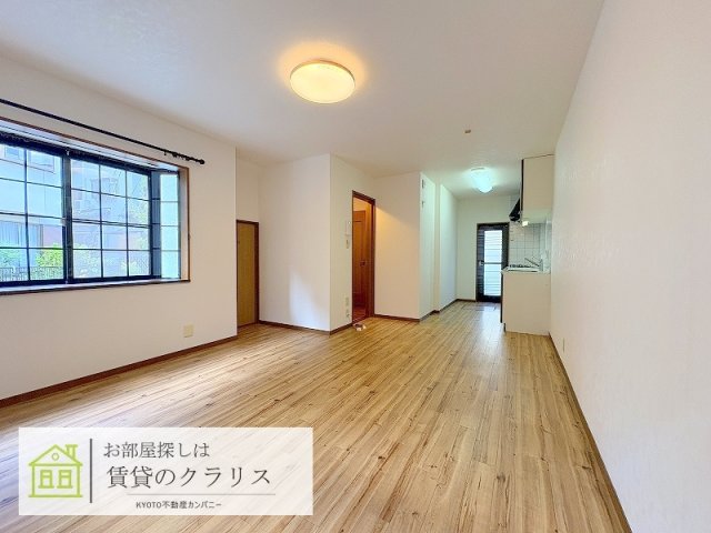 嵐山薬師下町貸家の居間写真