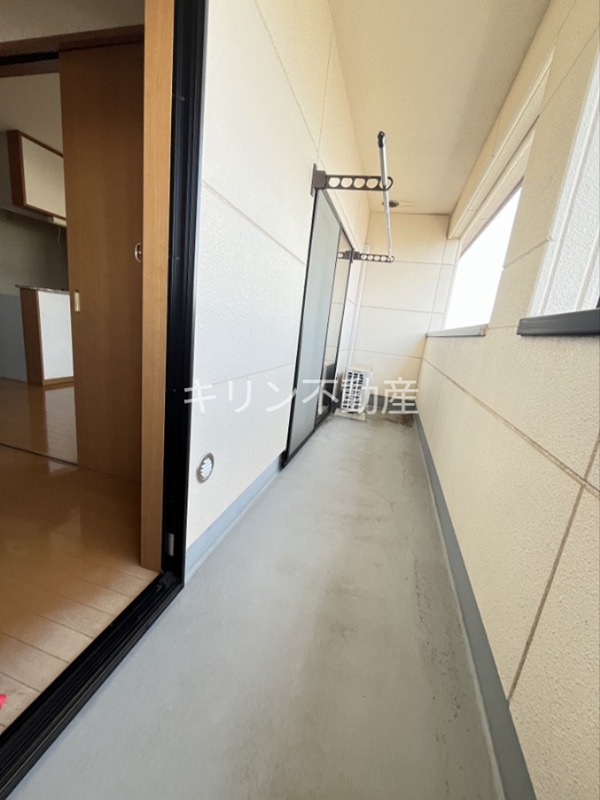 バルコニー　同建会社同モデル