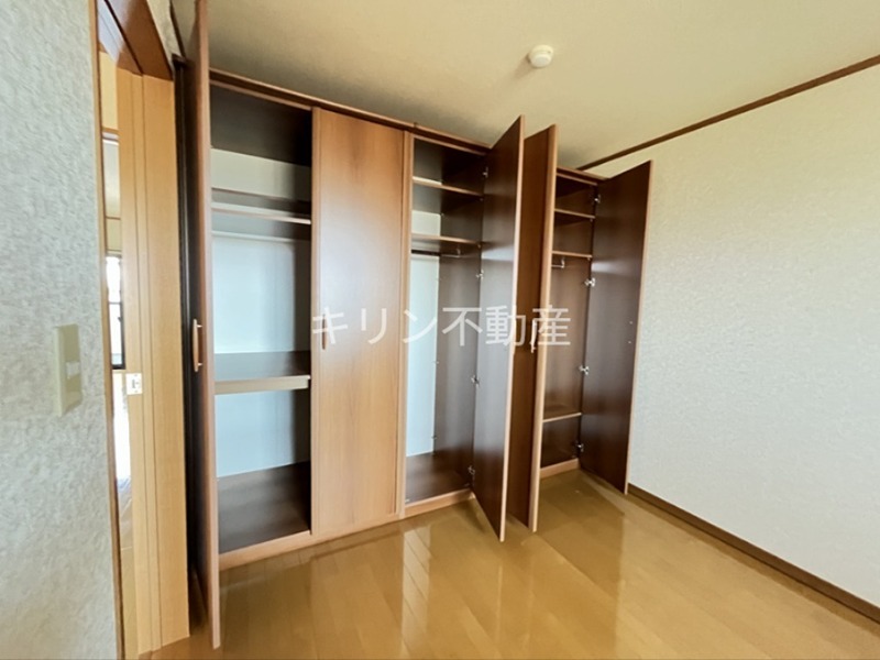 収納　同建会社同モデル