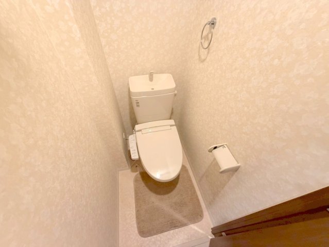トイレ　綺麗なトイレにはウォシュレット標準装備です。