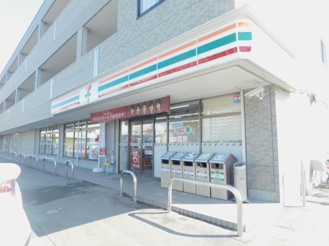 コンビニ　セブンイレブン（コンビニ）まで770m