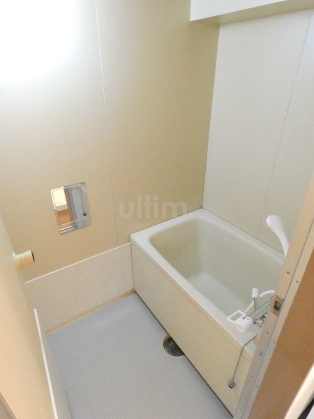 バス・シャワールーム　※同タイプの他のお部屋です