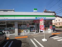 コンビニ　ファミリーマート 楠一丁目店（コンビニ）まで536m