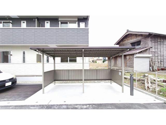 建物外観　駐輪場