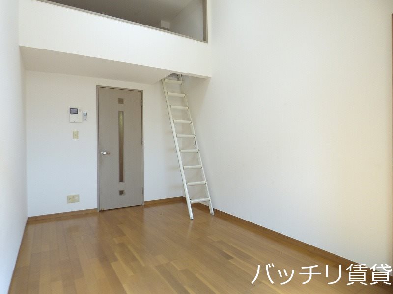 居室・リビング　同型タイプの為、現状を優先致します。