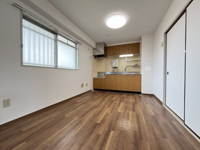 上野マンションの居間写真