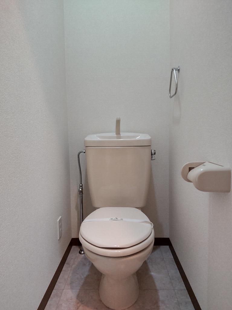 東京メトロ東西線 浦安駅 徒歩10分 2階建 築24年のトイレ写真