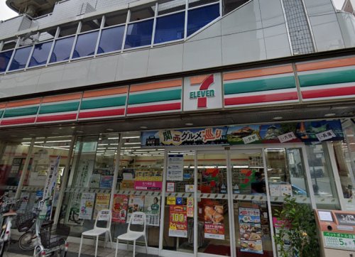 コンビニ　セブンイレブン（コンビニ）まで526m