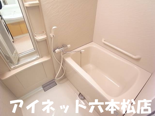 バス・シャワールーム　1日の疲れを癒しましょう