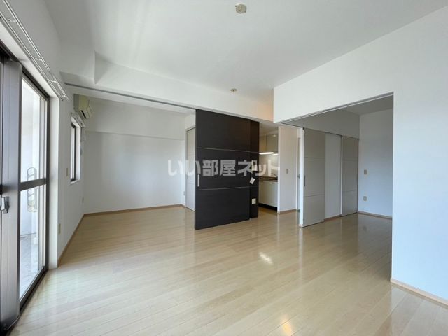CP TOWERの居間写真