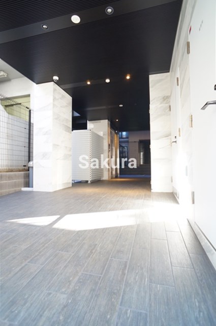 エントランス　重厚感のある建物デザイン♪