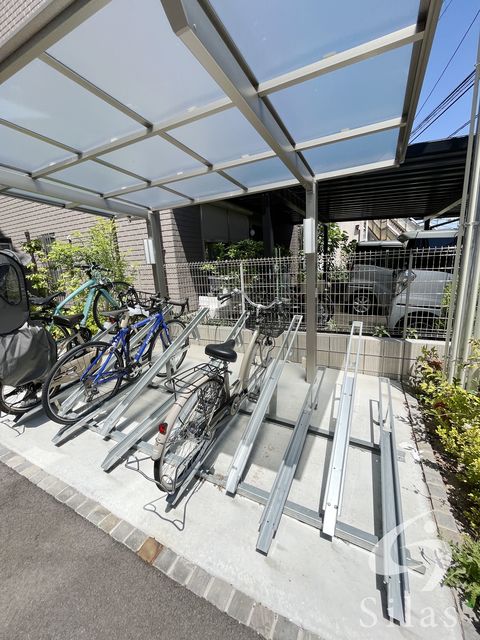 阪急神戸線 西宮北口駅 バス乗車時間：26分 最寄りバス停で下車 徒歩1分 3階建 築4年の外観写真