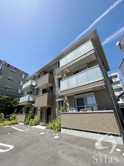 阪急神戸線 西宮北口駅 バス乗車時間：26分 最寄りバス停で下車 徒歩1分 築4年