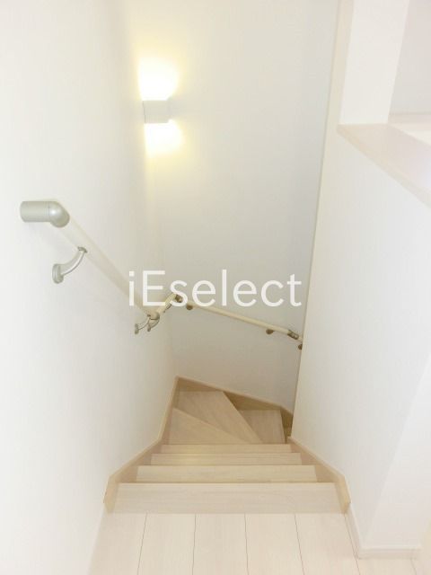 その他　お部屋内の階段スペースです。