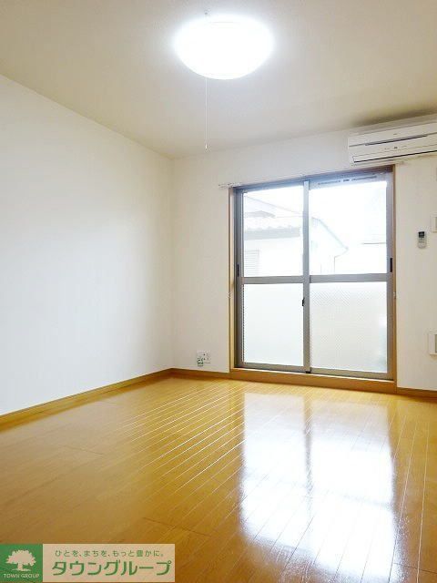 ピナイサーラ東大和の居間写真