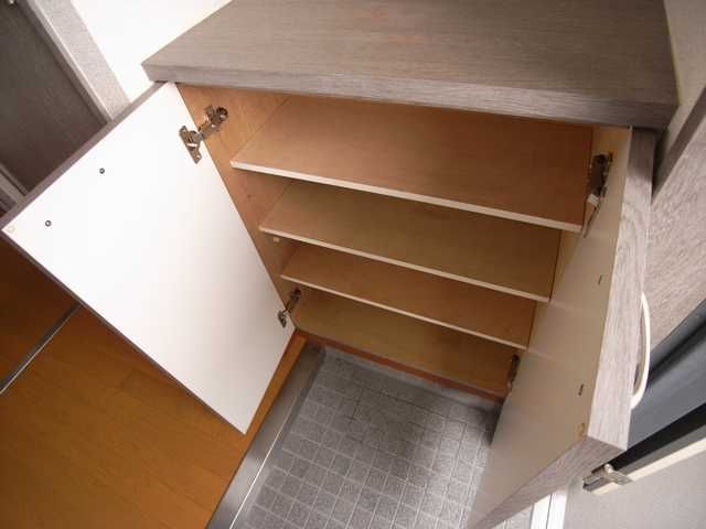 玄関　靴箱