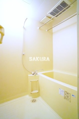 バス・シャワールーム　雨の日でも安心の浴室乾燥機付きです♪