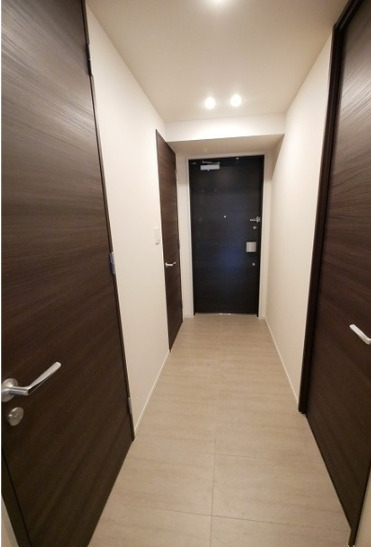 玄関　※別部屋の参考写真です。